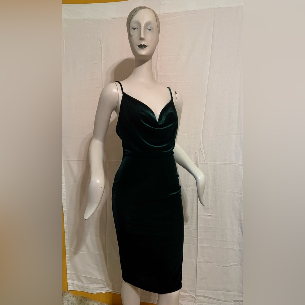 Lulu’s Jazzy Belle Dark Green Velvet Bodycon Midi Dress